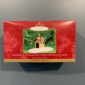 A Snoopy Christmas Doghouse Base